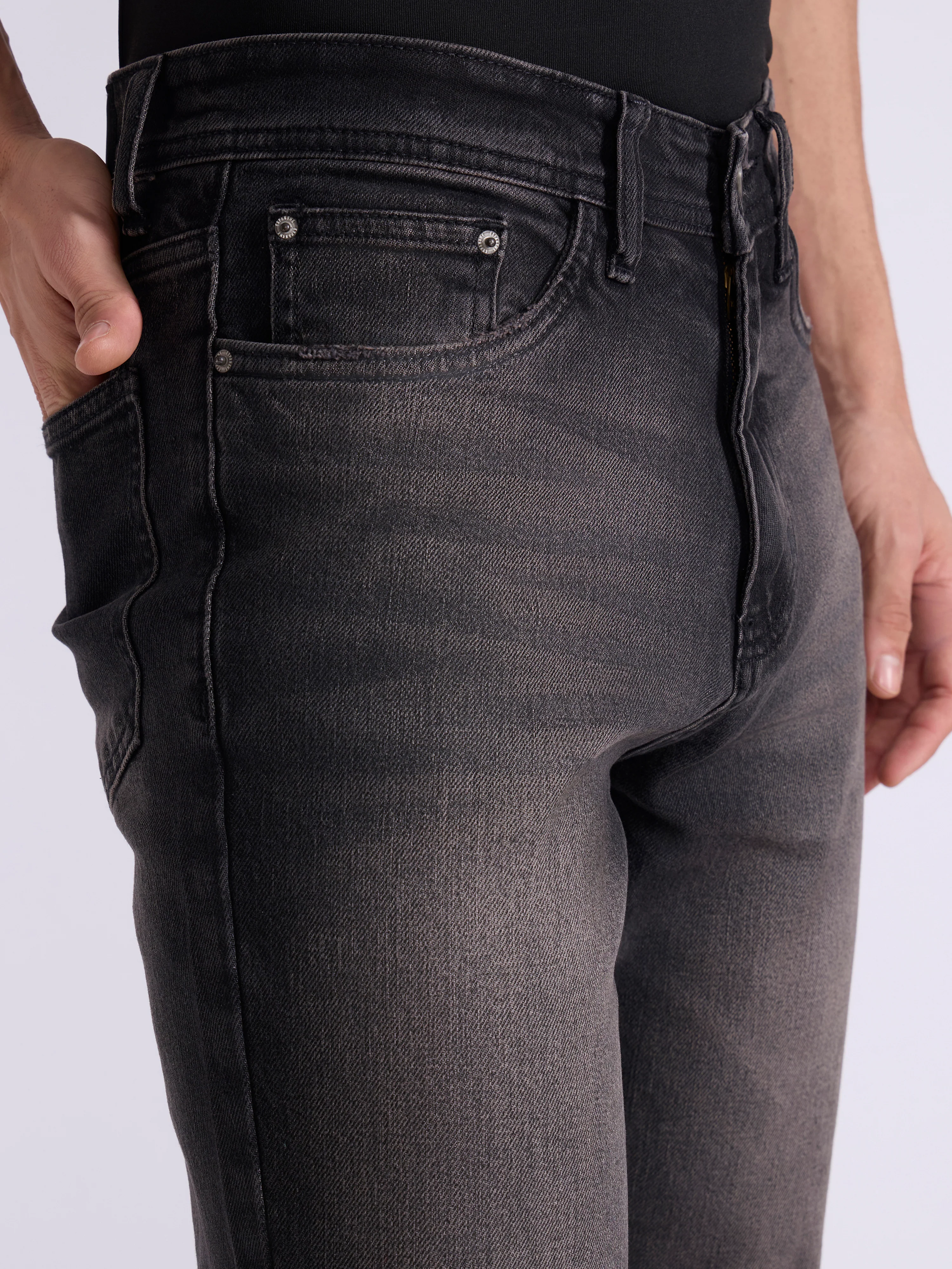 Yulia - Straight Fit Jeans - Black Shade - Image 3